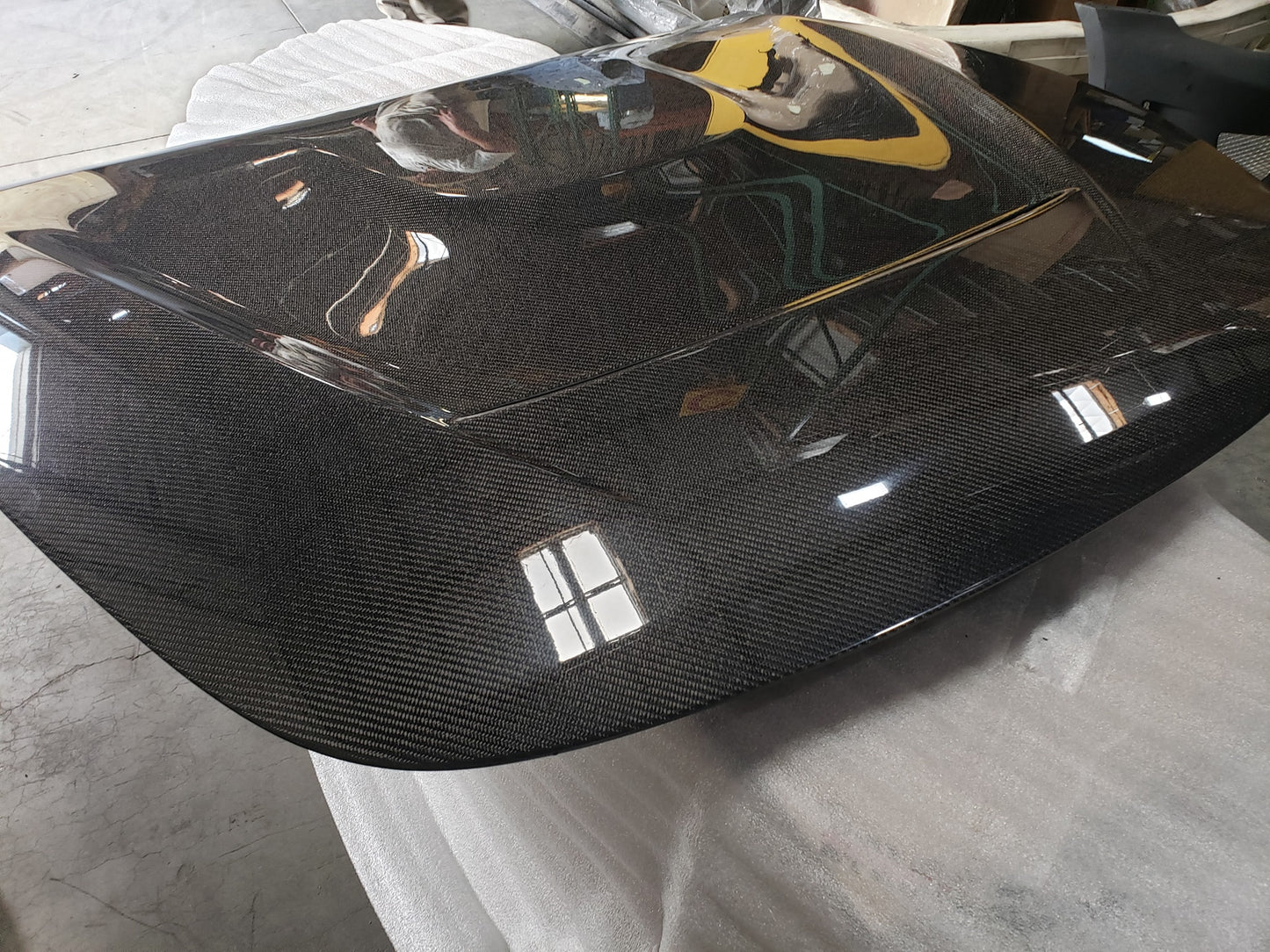 Kia Stinger SBGT M CF hood.